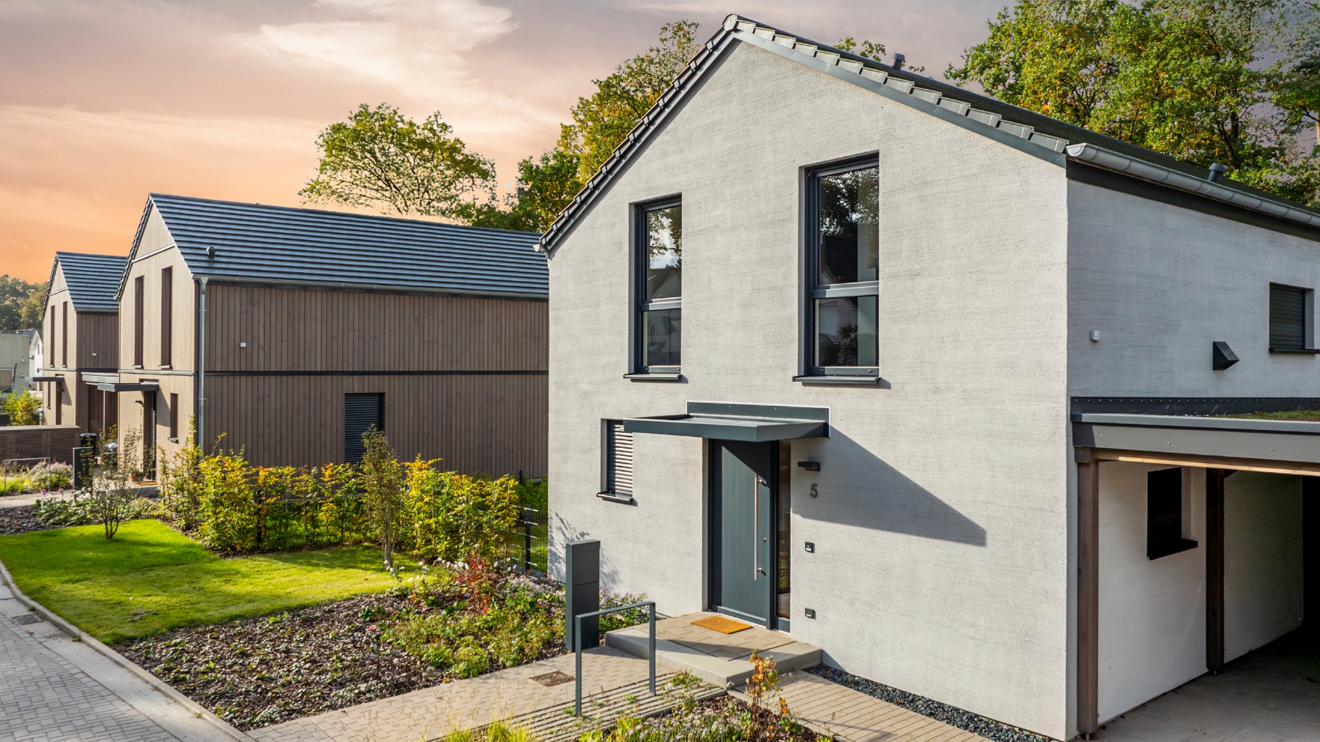 Zwei Haustypen mit Holz- und Putzfassade_Haus kaufen in Hannover_Laheglück_Kfw40-Haus in Hannover-Lahe_Gundlach Bauträger