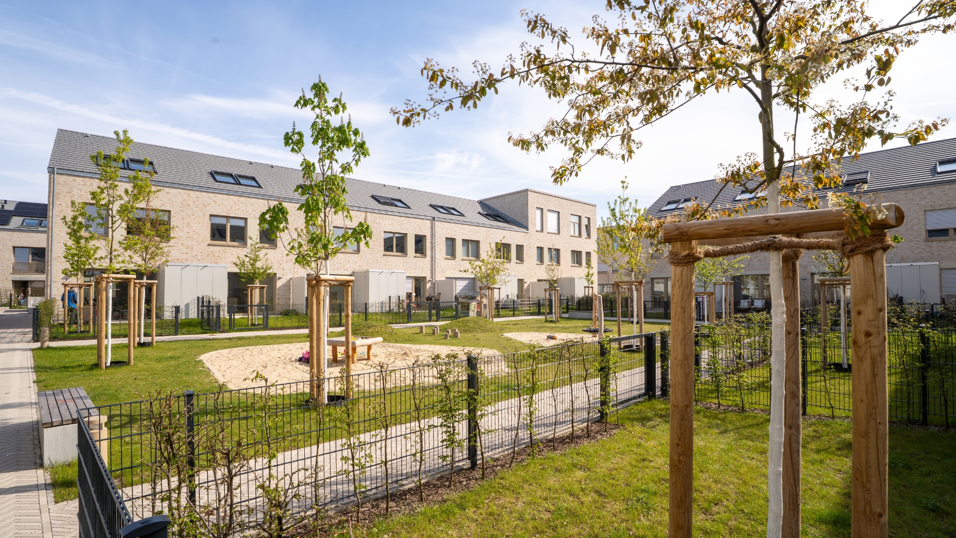 Spielplatz und Gartenbereich_Reihenhaus kaufen in Hannover-Misburg_Neubauimmobilie vom Gundlach Bauträger