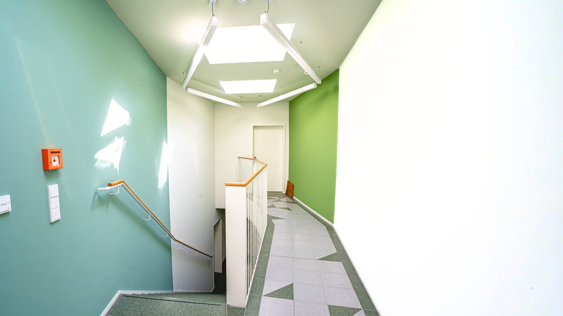 Treppenhaus Neubauprojekt mittengrün in Hannover mit moderner Architektur