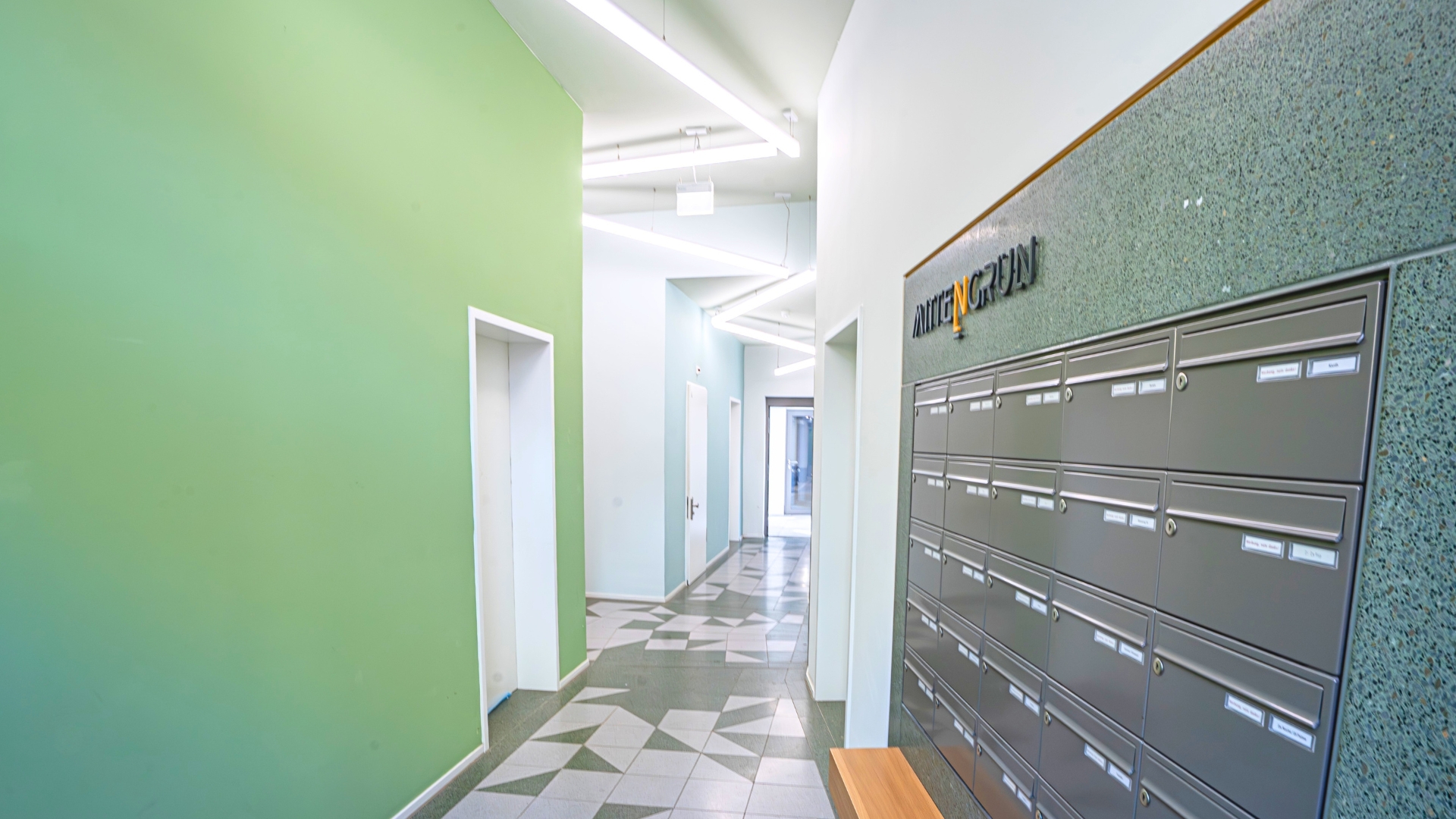 Hauseingang Neubauprojekt mittengrün in Hannover mit moderner Architektur