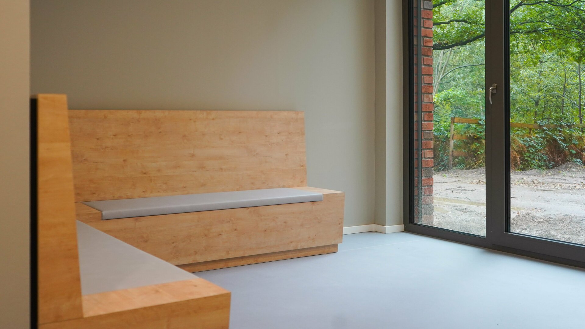 Fotoaufnahme Aufenthalsbereich Schornsteinfegerschule - Gundlach Bauunternehmen