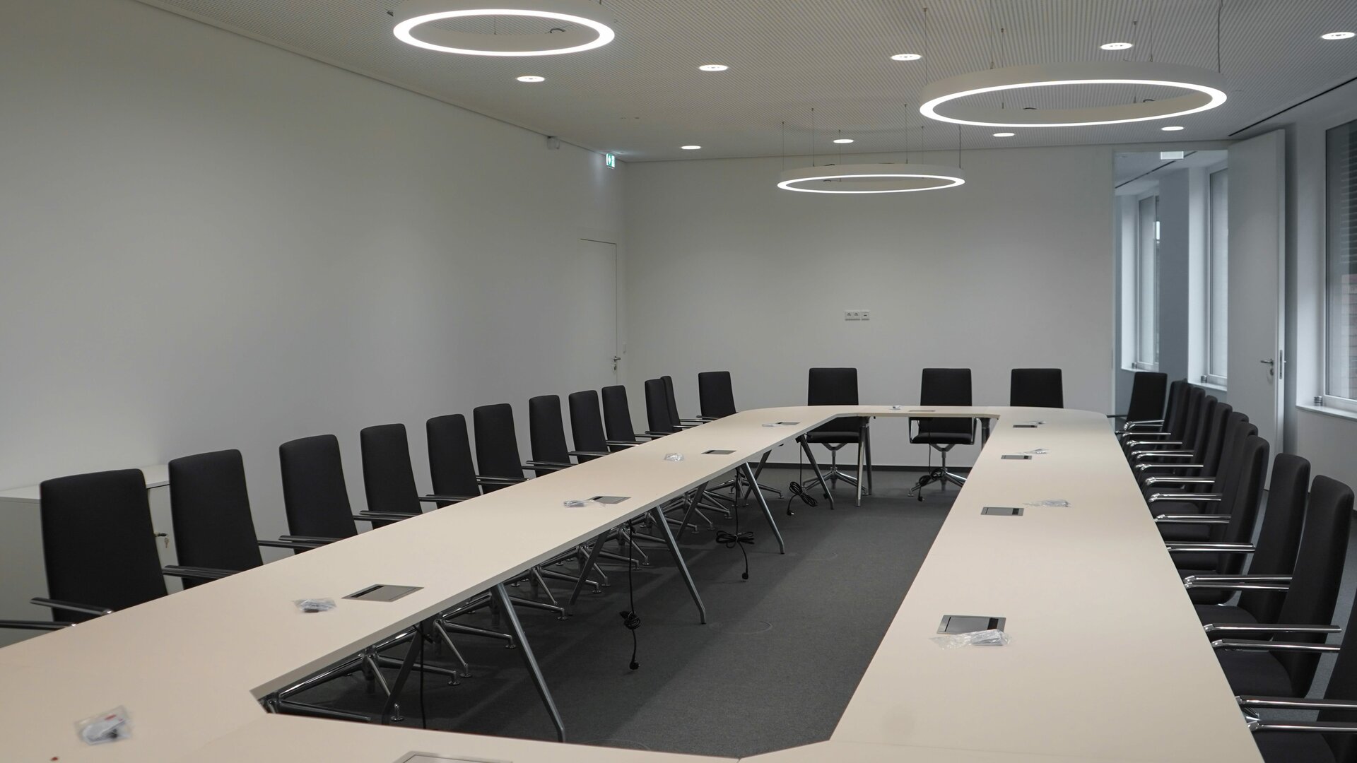 Fotoaufnahme Konferenzraum in der Schornsteinfegerschule - Gundlach Bauunternehmen