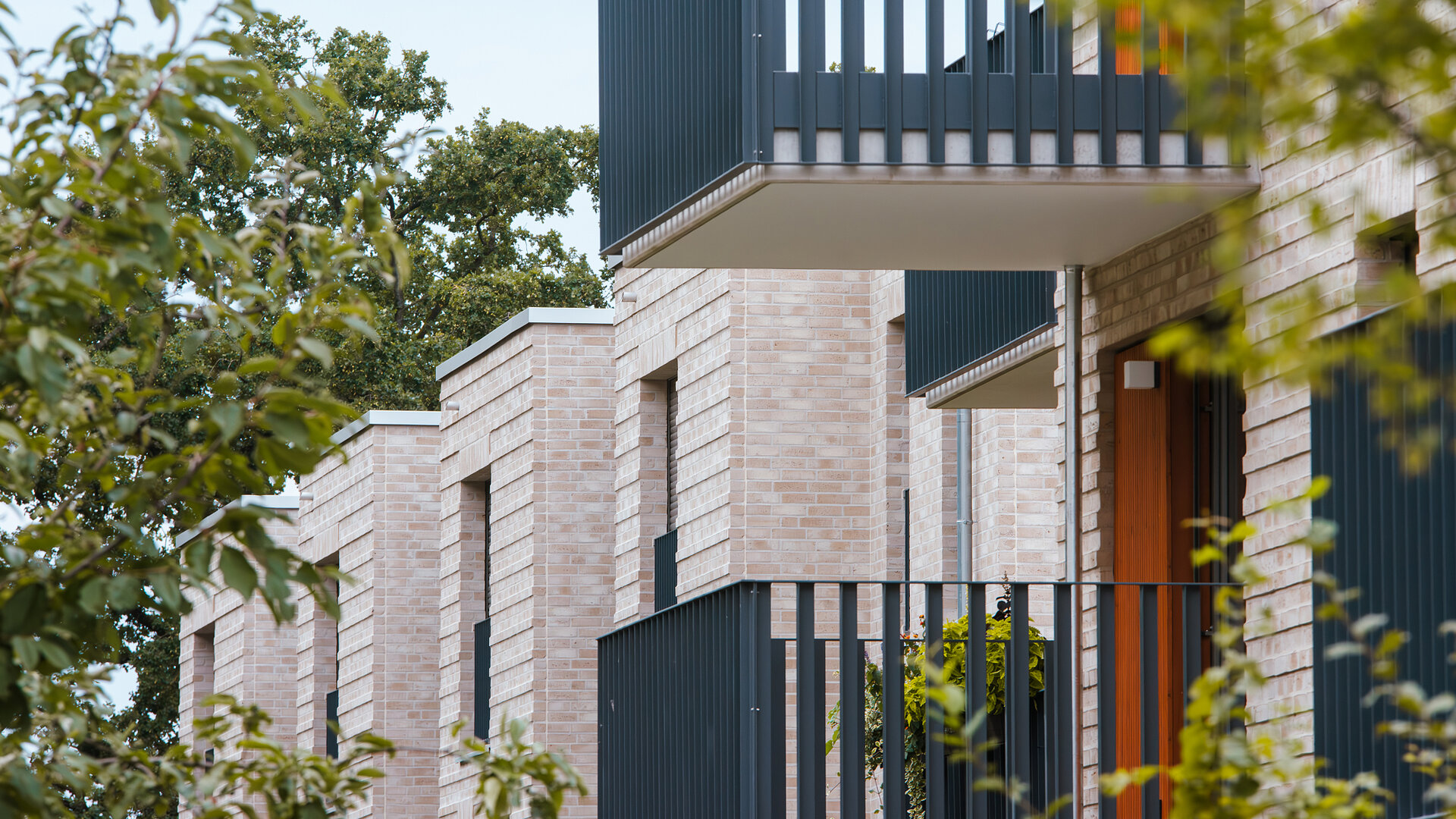 Balkone_Hannover-Bothfeld | bezugsfertige 2‑Zimmer‑Eigentumswohnung mit eigenem Gartenanteil 