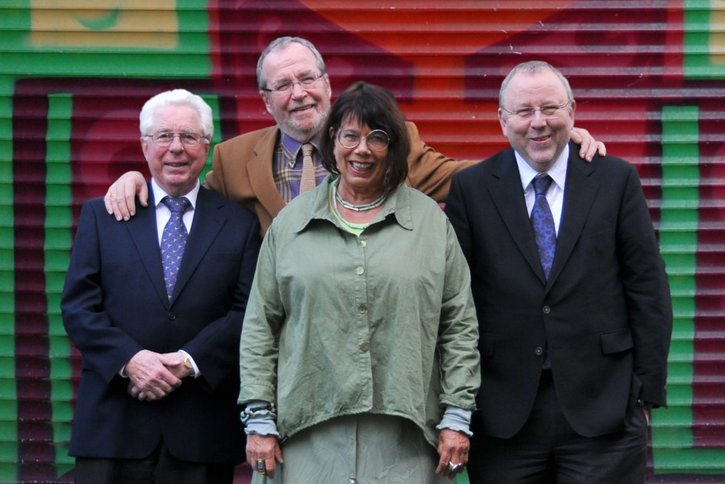  Im Bild von links nach rechts der Stiftungsvorstand: Robert Ziemann, Prof. Dr. Peter Hansen, Professor em. Dr. Dr. h.c. Ursula Hansen und Geschäftsführender Vorstand Hans-Jürgen Ziegenbein. 