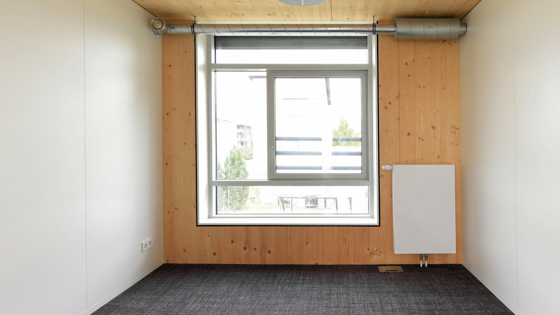 Ein Blick ins Schlafzimmer: Das Recyclinghaus ist lichtdurchflutet.