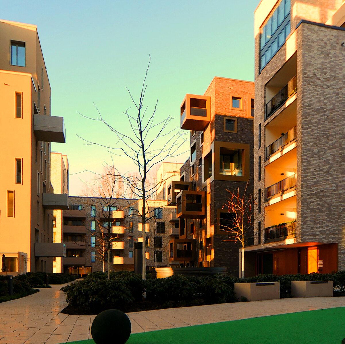 Sonnenuntergang im Vier - Wohnungsneubau durch Gundlach Bauunternehmen