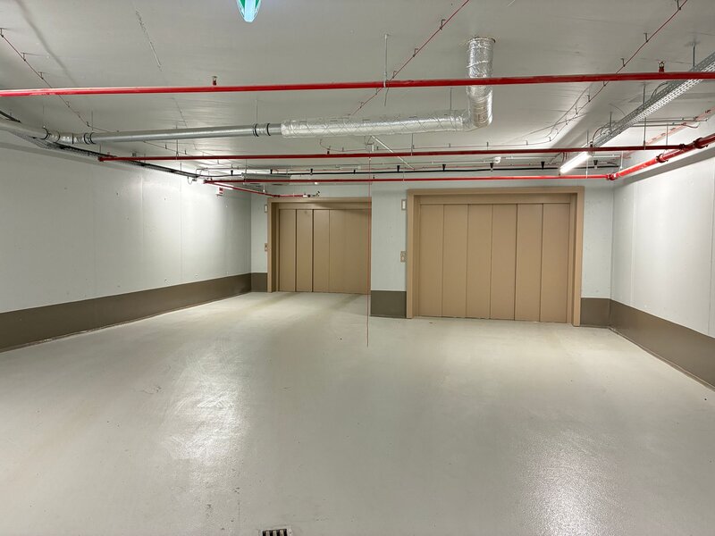 Tiefgarage mit PKW-Aufzug
