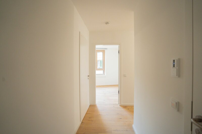Heller Flur zur Wohnung