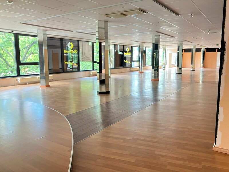 großer offener Raum   