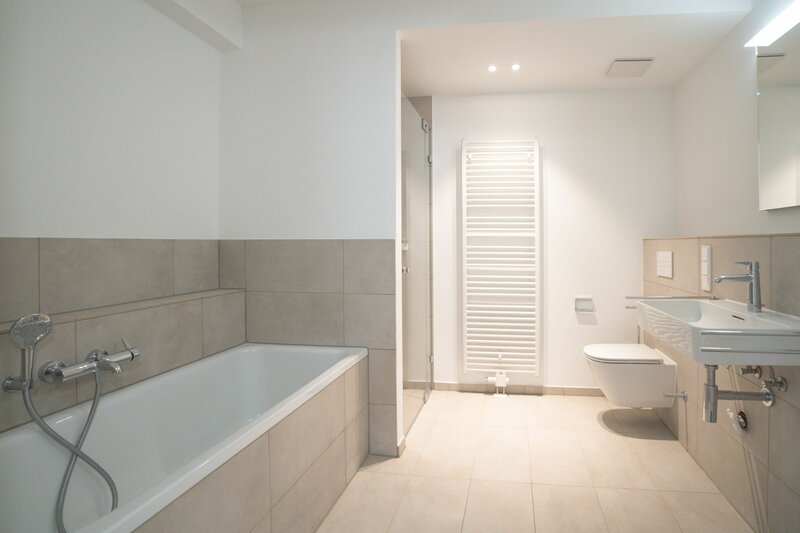 Modernes Badezimmer