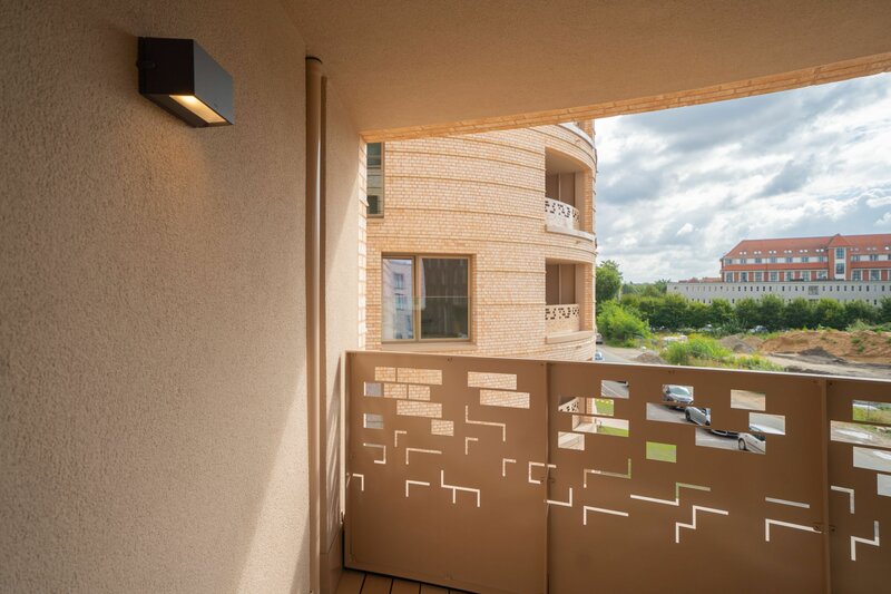 Balkon mit moderner Brüstung