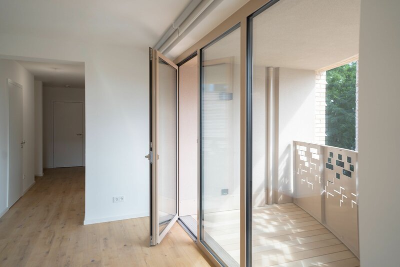 Moderne Wohnung mit Balkon