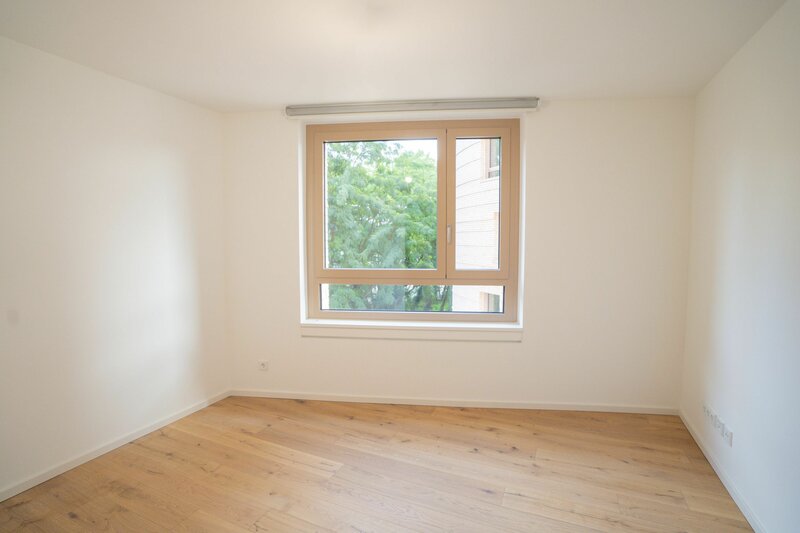 Helles Zimmer mit Fenster