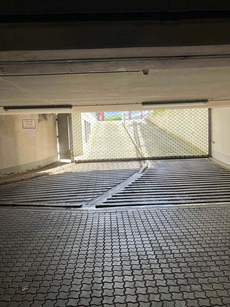 Ansicht der Garageneinfahrt