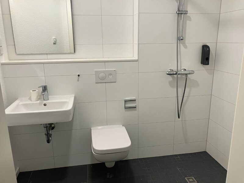 Badezimmer mit Dusche 