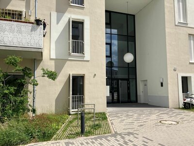 Hauseingang mit Glasfront