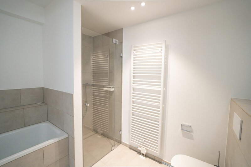 Modernes Badezimmer