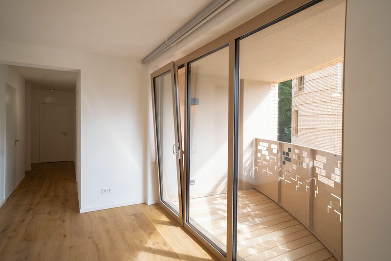 Moderne Wohnung mit Balkon