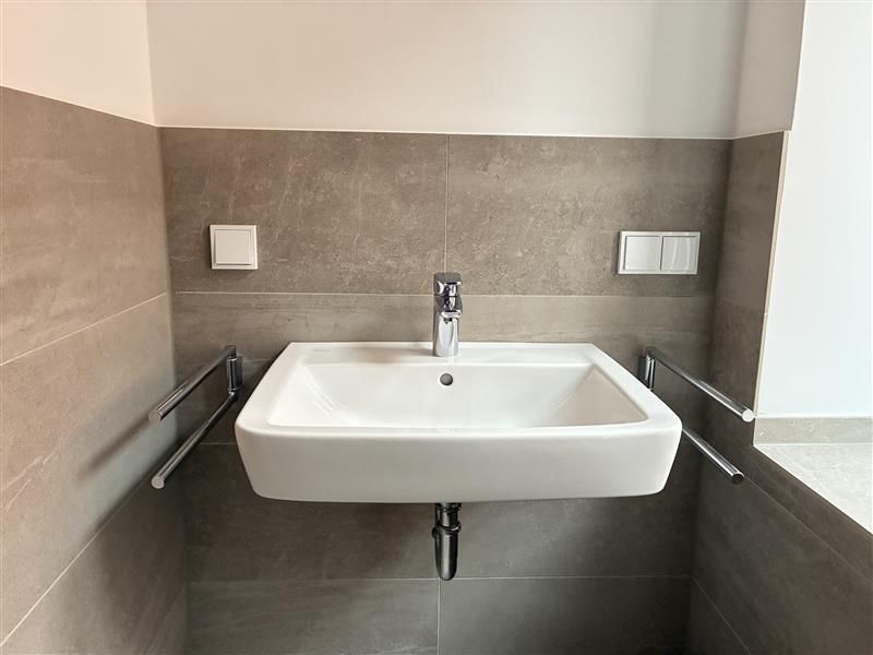 Badezimmer (1. OG)  