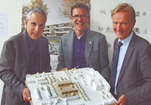v.l.n.r.: Prof. Jörg Springer (Heidenreich & Springer Architekten Gesellschaft mbH, Berlin), Gundlach-Geschäftsführer Lorenz Hansen, Stadtbaurat Uwe Bodemann