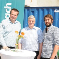 Hoch erfreut: Gundlach-Geschäftsführer Frank Eretge, Langenhagens Bürgermeister Mirco Heuer und der Architekt Johannes Brixel von  gruppeomp.