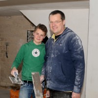 Geschaftsführer Frank Eretge mit Sohn. Früh übt sich...