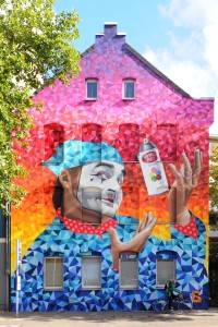 Das erste Haus der SWH steht an der Celler Straße 23. Eigentümer Gundlach baute es damals um und ließ es im Oktober 2016 mit einem farbenfrohen Graffiti veschönern.