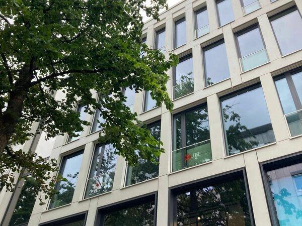 Foto Mitte | große Gewerbefläche in begehrter Lage